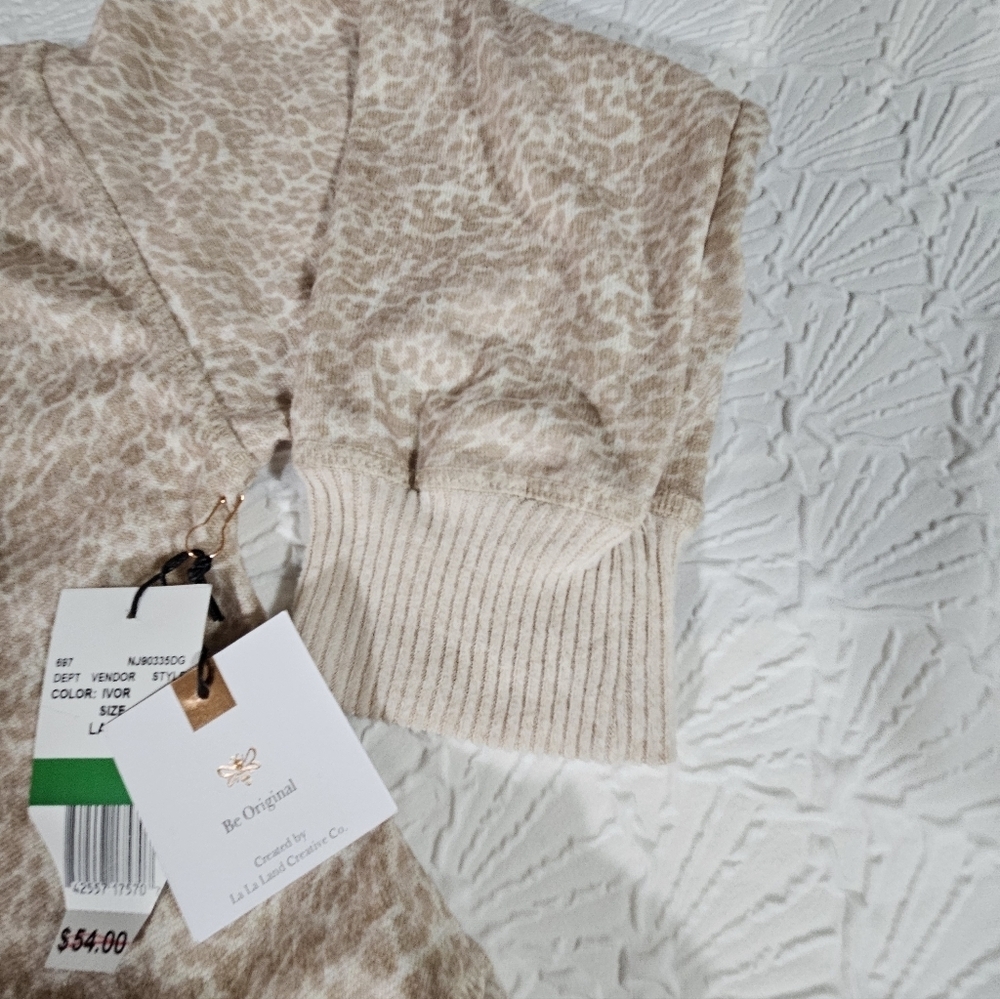 Originality Leopard Print Brown & Cream  V Neck Cropped Sweater Size L NWT - Picture 5 of 13